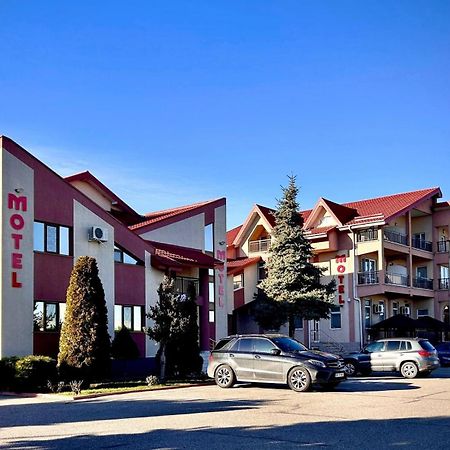 Hotel Levisticum Bacau Ngoại thất bức ảnh