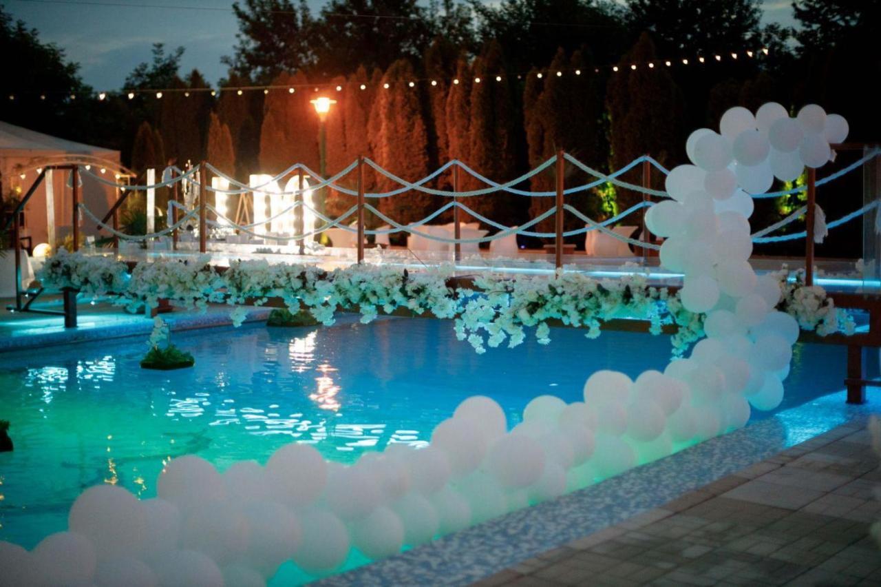 Hotel Levisticum Bacau Ngoại thất bức ảnh