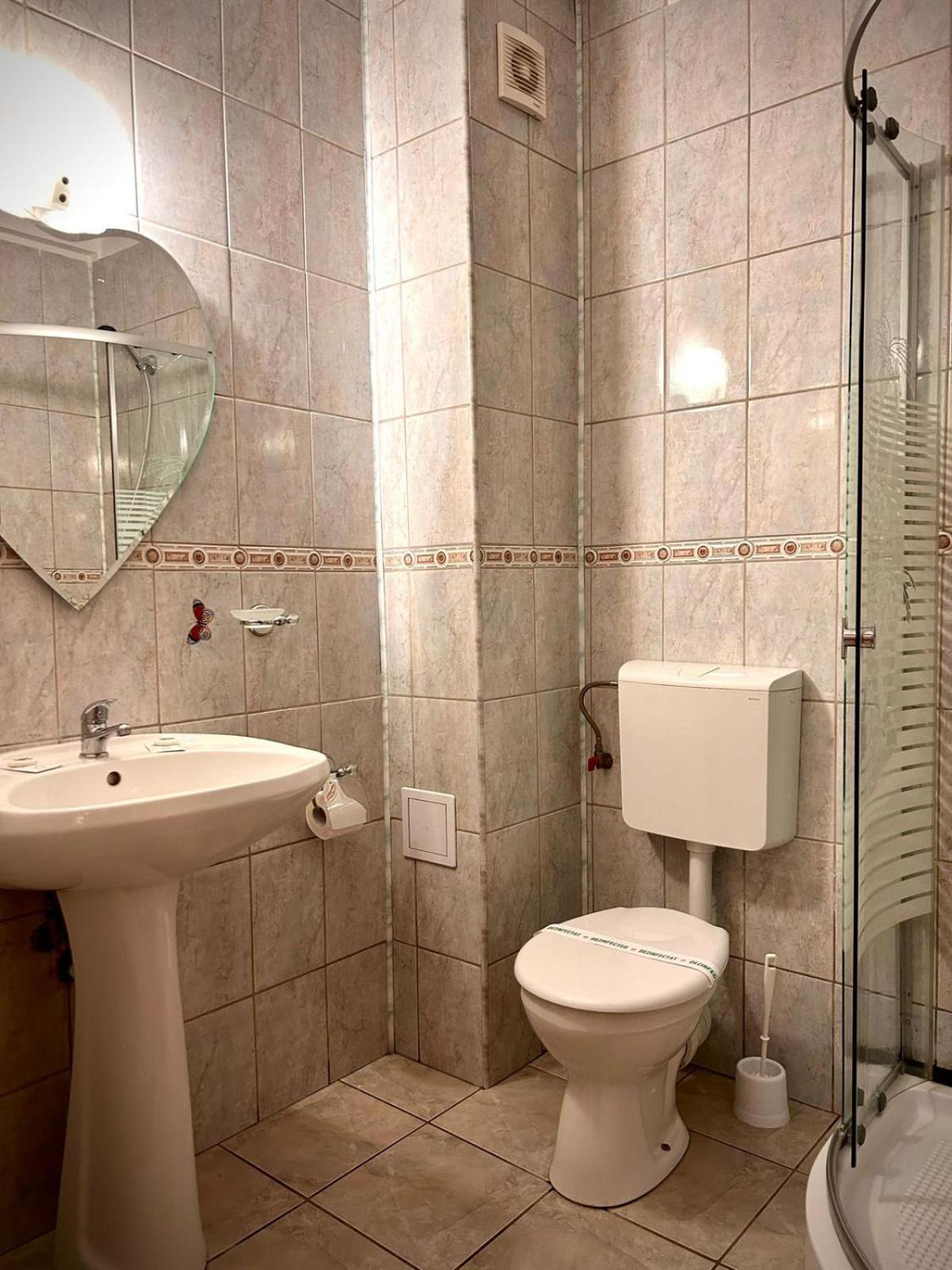 Hotel Levisticum Bacau Ngoại thất bức ảnh