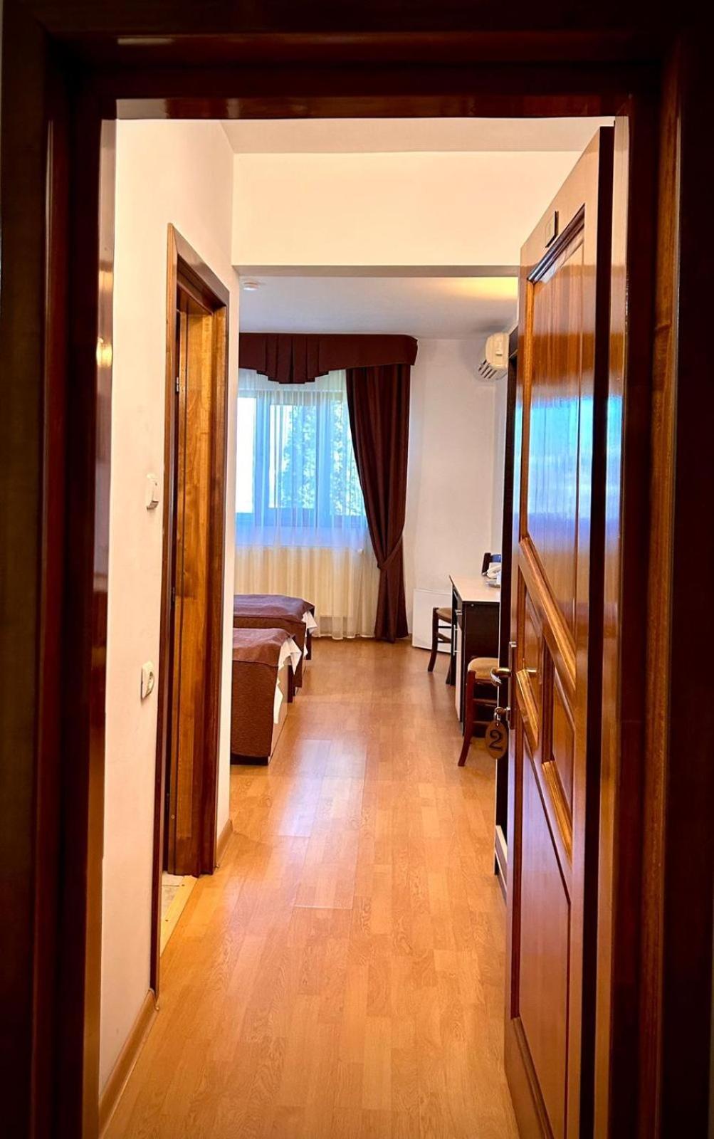 Hotel Levisticum Bacau Ngoại thất bức ảnh