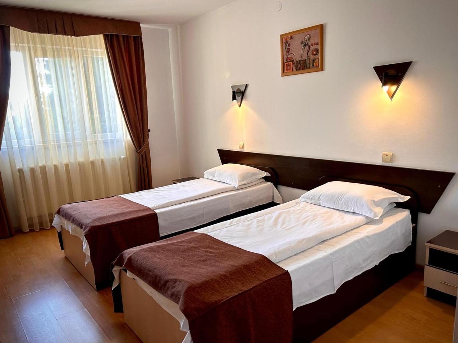 Hotel Levisticum Bacau Ngoại thất bức ảnh