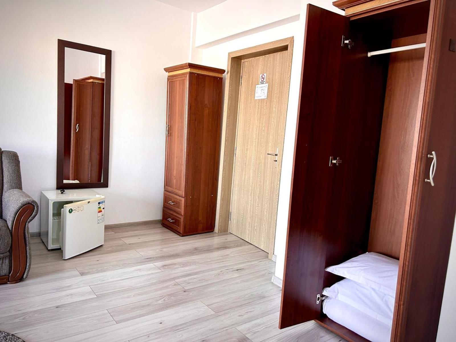 Hotel Levisticum Bacau Ngoại thất bức ảnh